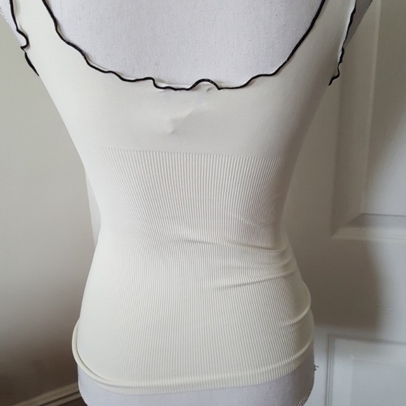 💓💗New with tag bebe stretchy tank top🍒 - Picture 5 of 6